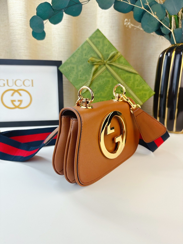 激安グッチバッグコピー背面デザイン